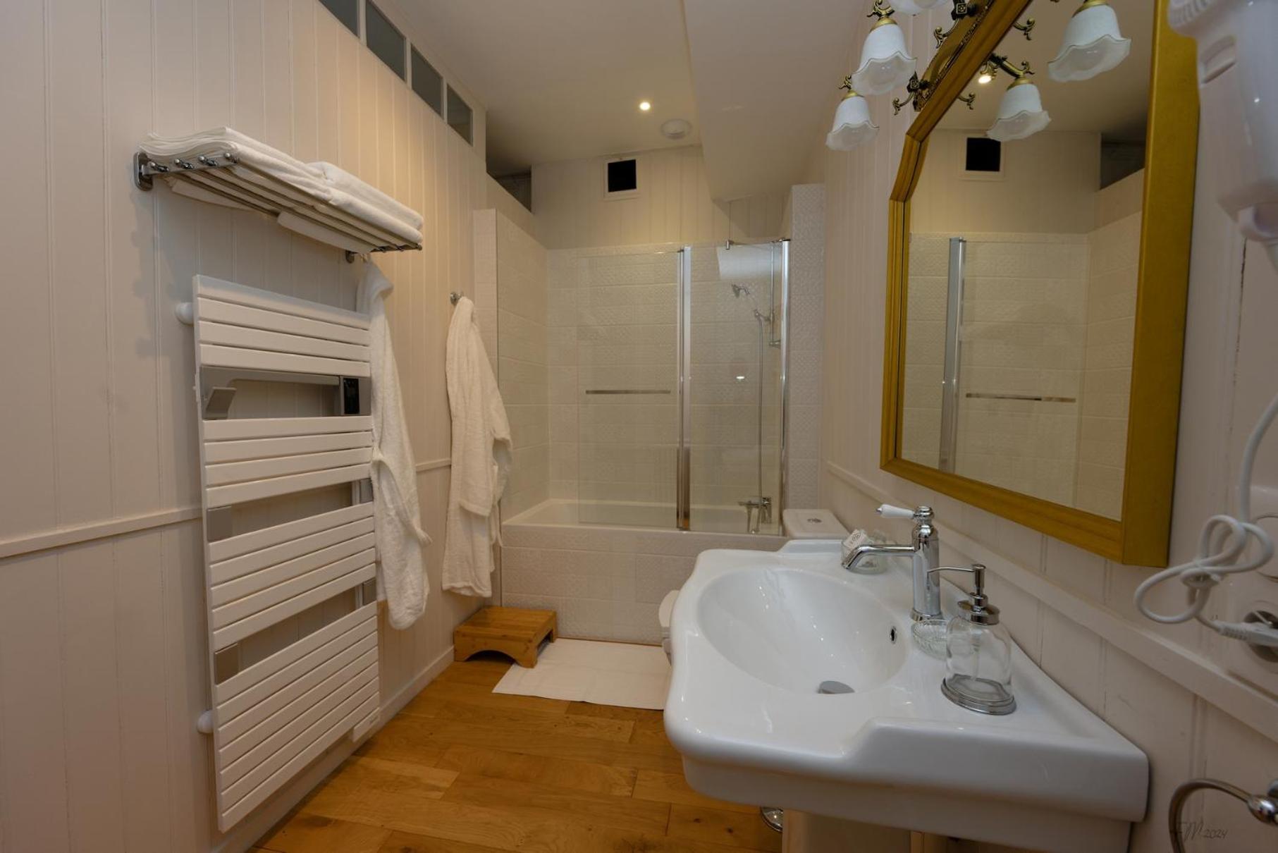 Guest House Saint Yves Dinan Exterior photo